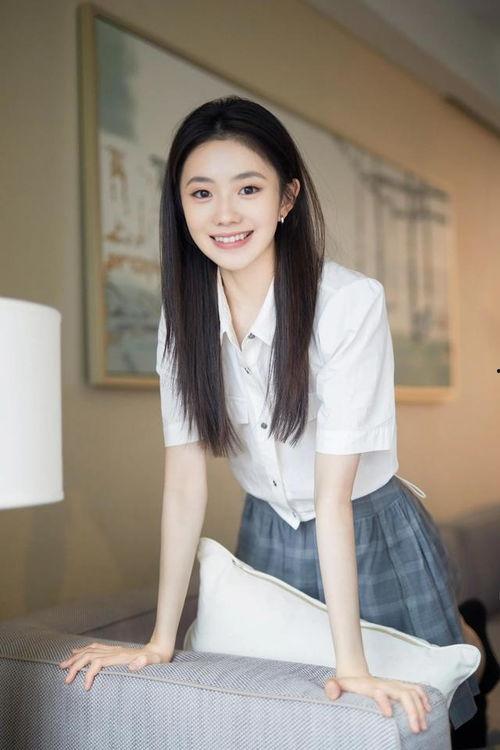 谢佳妤家庭背景,出身名门，传承家族荣耀的璀璨新星