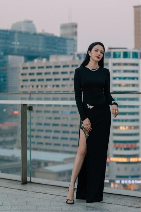 唐一菲的家庭背景,出身名门，演艺事业璀璨人生