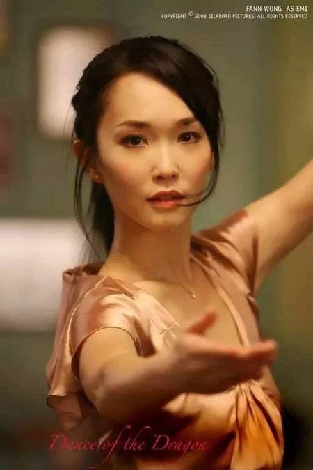 演员范文芳,从荧幕女神到时尚达人，演艺事业的多面人生